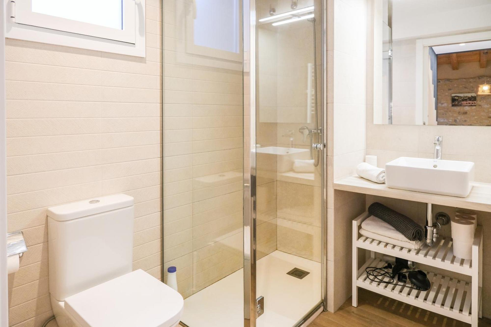 Ganganell Atic Apartamento Con Terraza En Besalu Ngoại thất bức ảnh