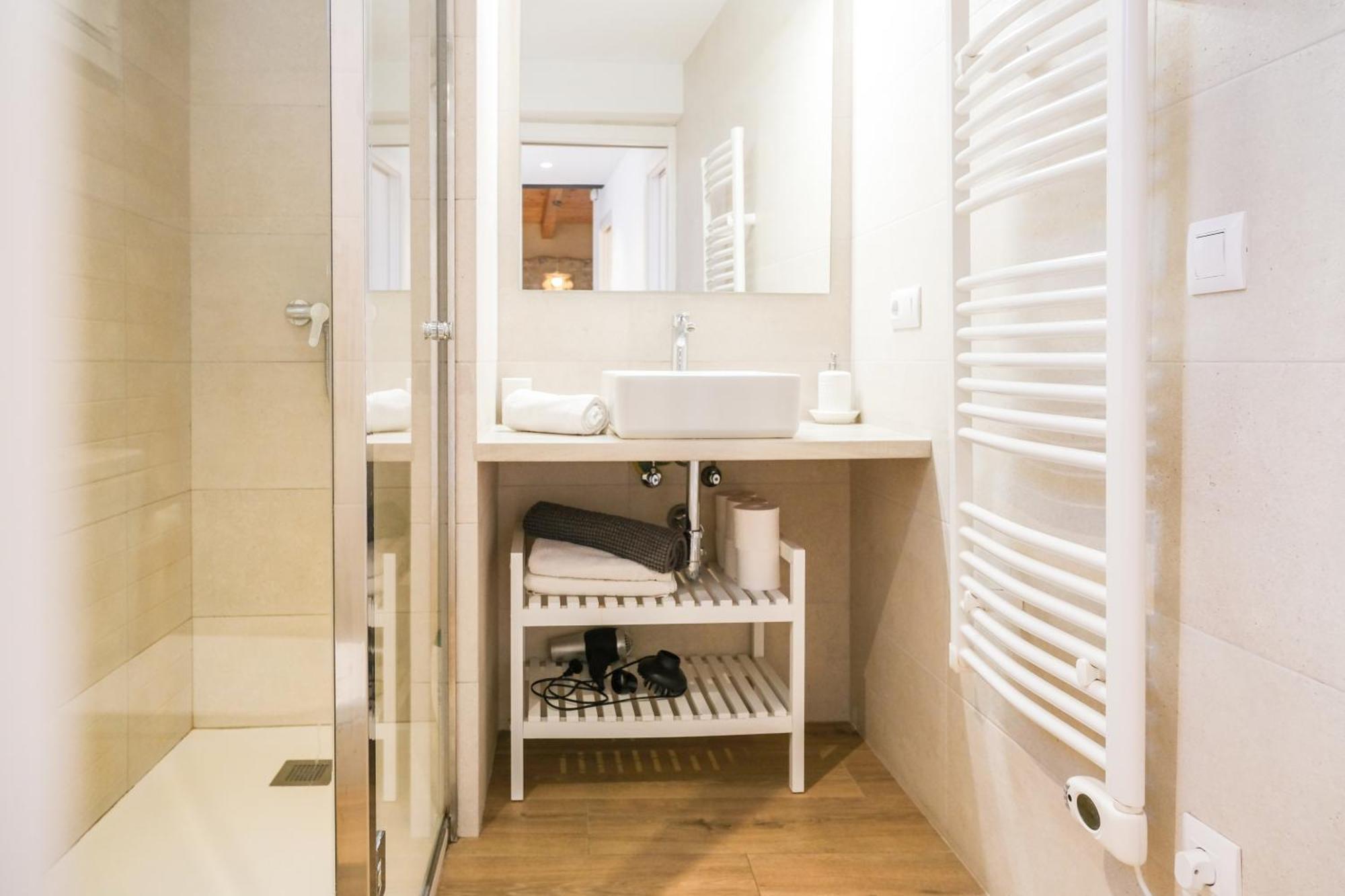 Ganganell Atic Apartamento Con Terraza En Besalu Ngoại thất bức ảnh