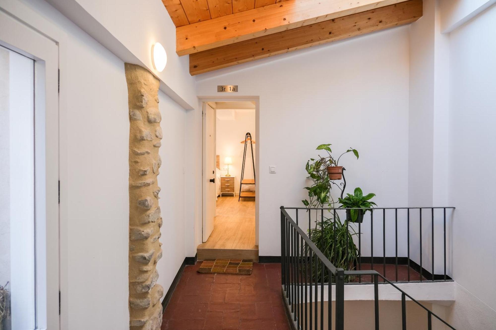 Ganganell Atic Apartamento Con Terraza En Besalu Ngoại thất bức ảnh