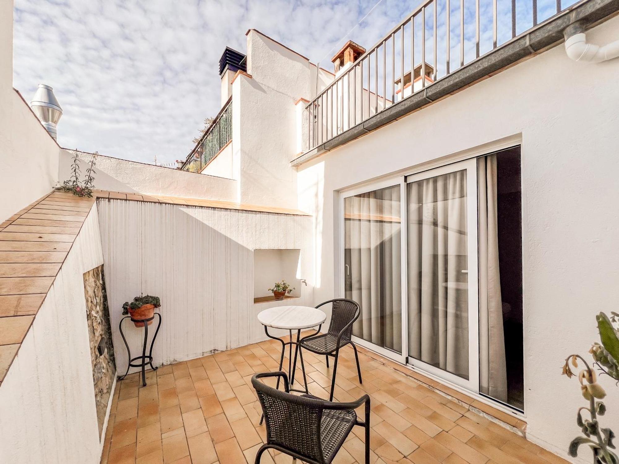 Ganganell Atic Apartamento Con Terraza En Besalu Ngoại thất bức ảnh